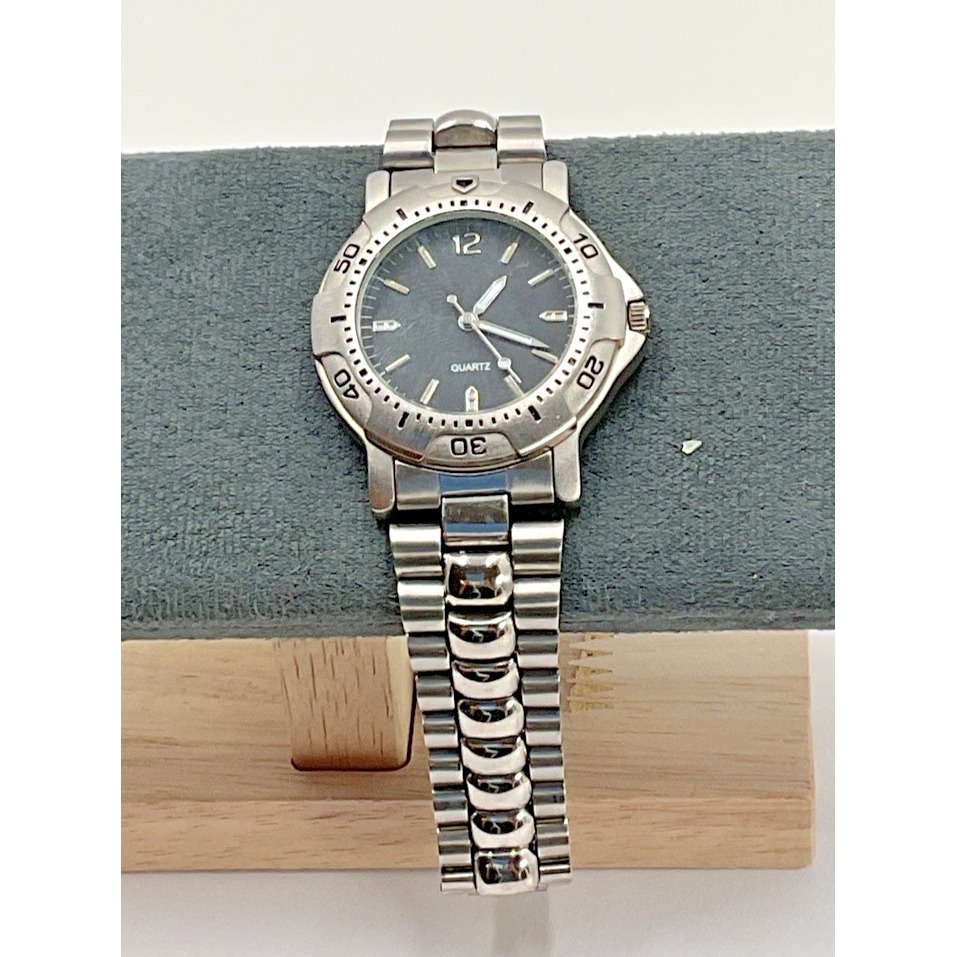 Vintage Mens Silver Stainless Steel Quartz Watch With Black Dial